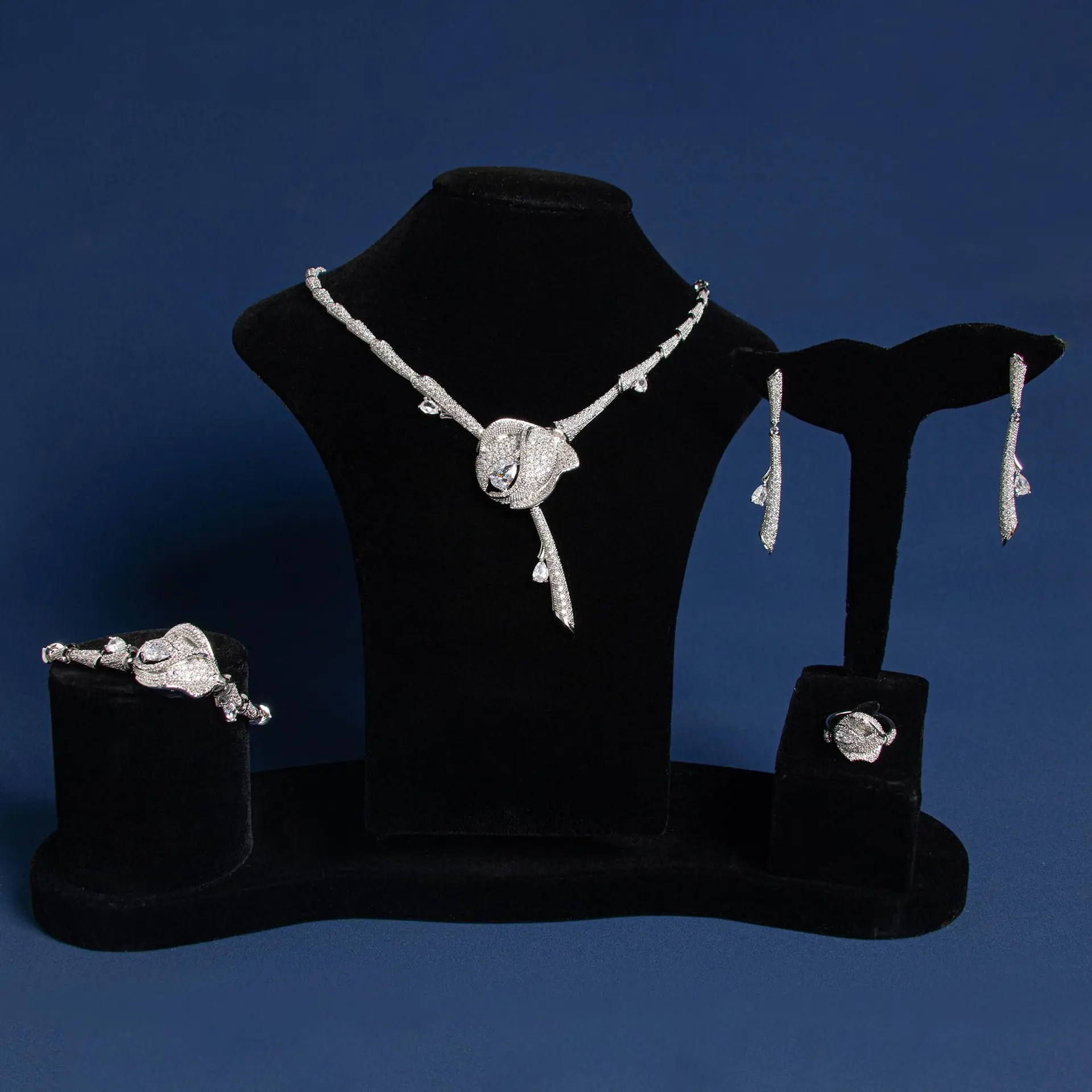 Squisito fiore bagliore Zirconia Collana Orecchini Bracciale Anello Set Abito Partito Matrimonio Sposa Prom Accessori M-251