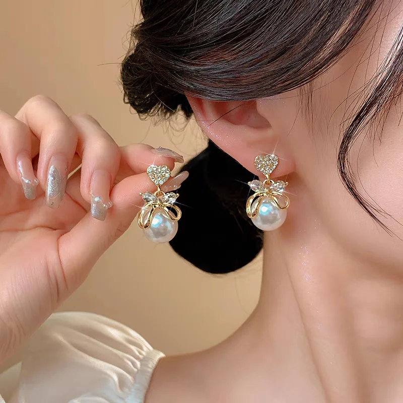 Trendy Vintage Imitate Pearl Dangel Earrings For Women Korean Fashion Rhinestone Zircon Heart Stud Earrings Lady Party Jewelry