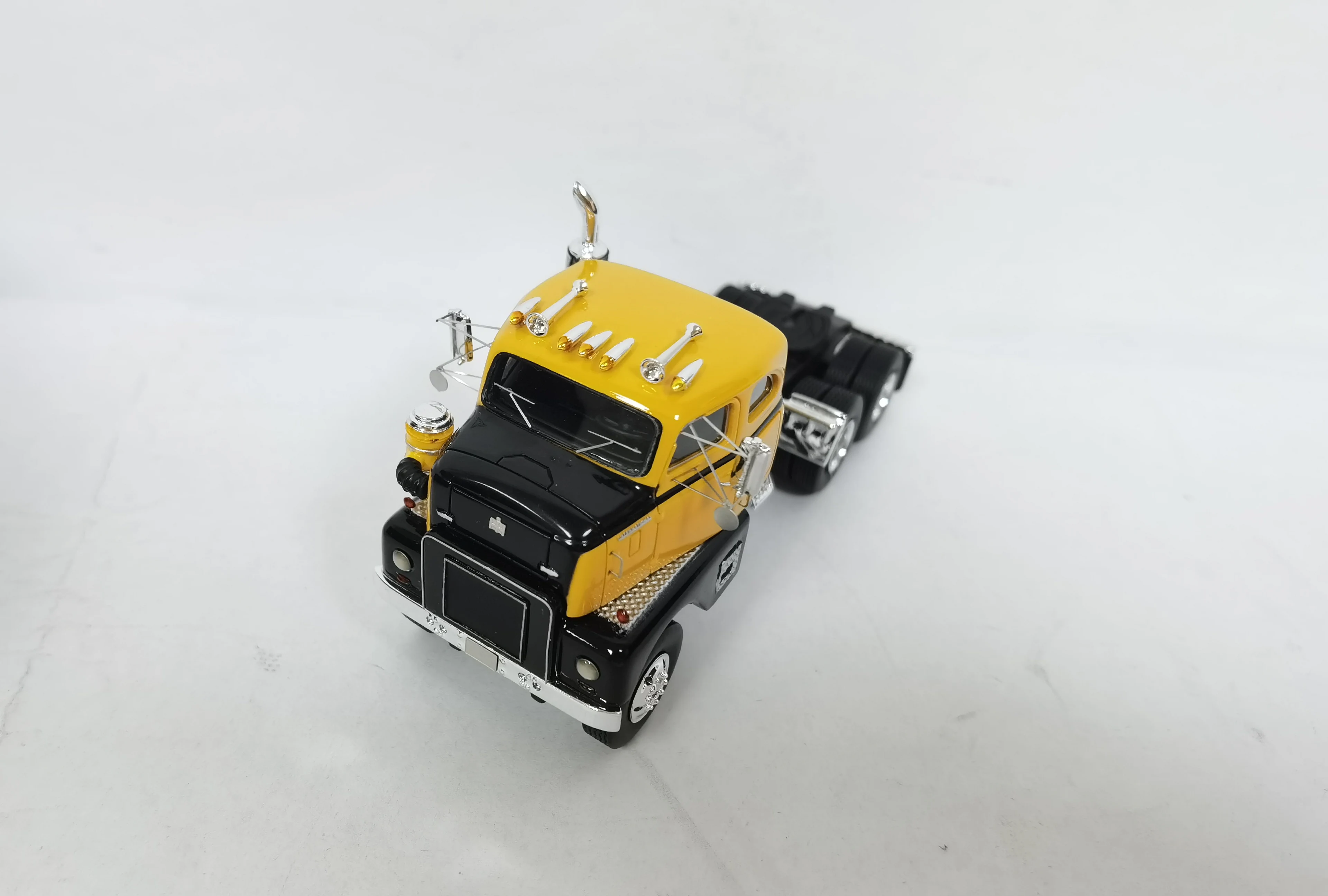 Car Model -Top Shelf 1/64 High Quality Resin International RDFC405 Tractor Yellow