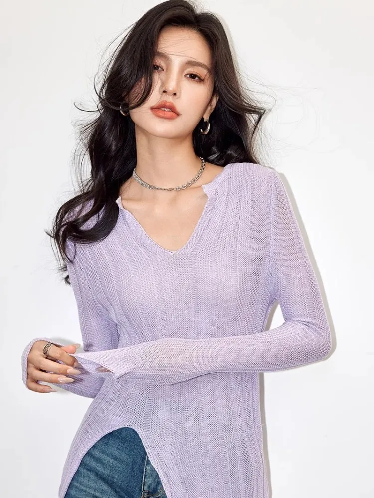 Light Purple Knitted Top For Women In 2024 Spring And Autumn, Designed With A V-Neck Loose And Fashionable Knit Shirt