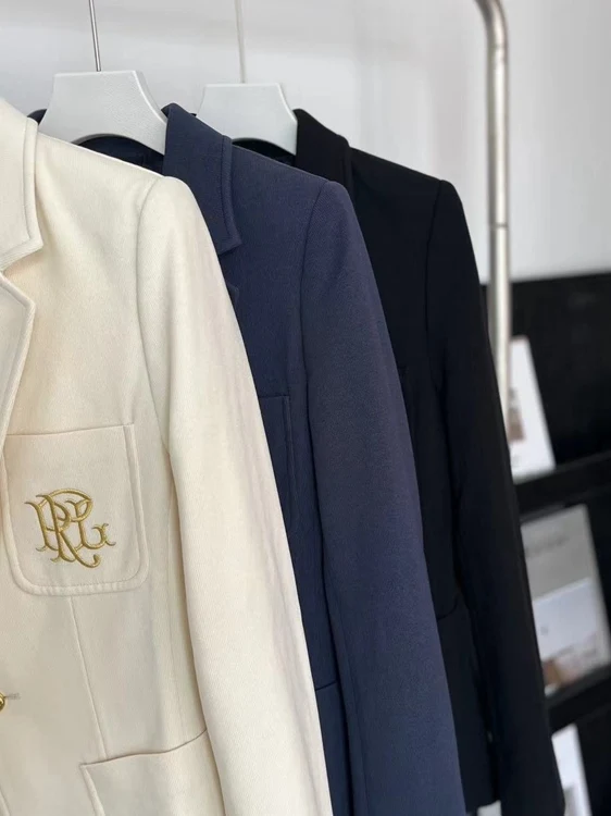 Amerykańska, swobodna, dopasowana dzianinowa marynarka damska z dwustronnym kwiatowym haftem, idealna do dojazdów do pracy, na każdą porę roku.