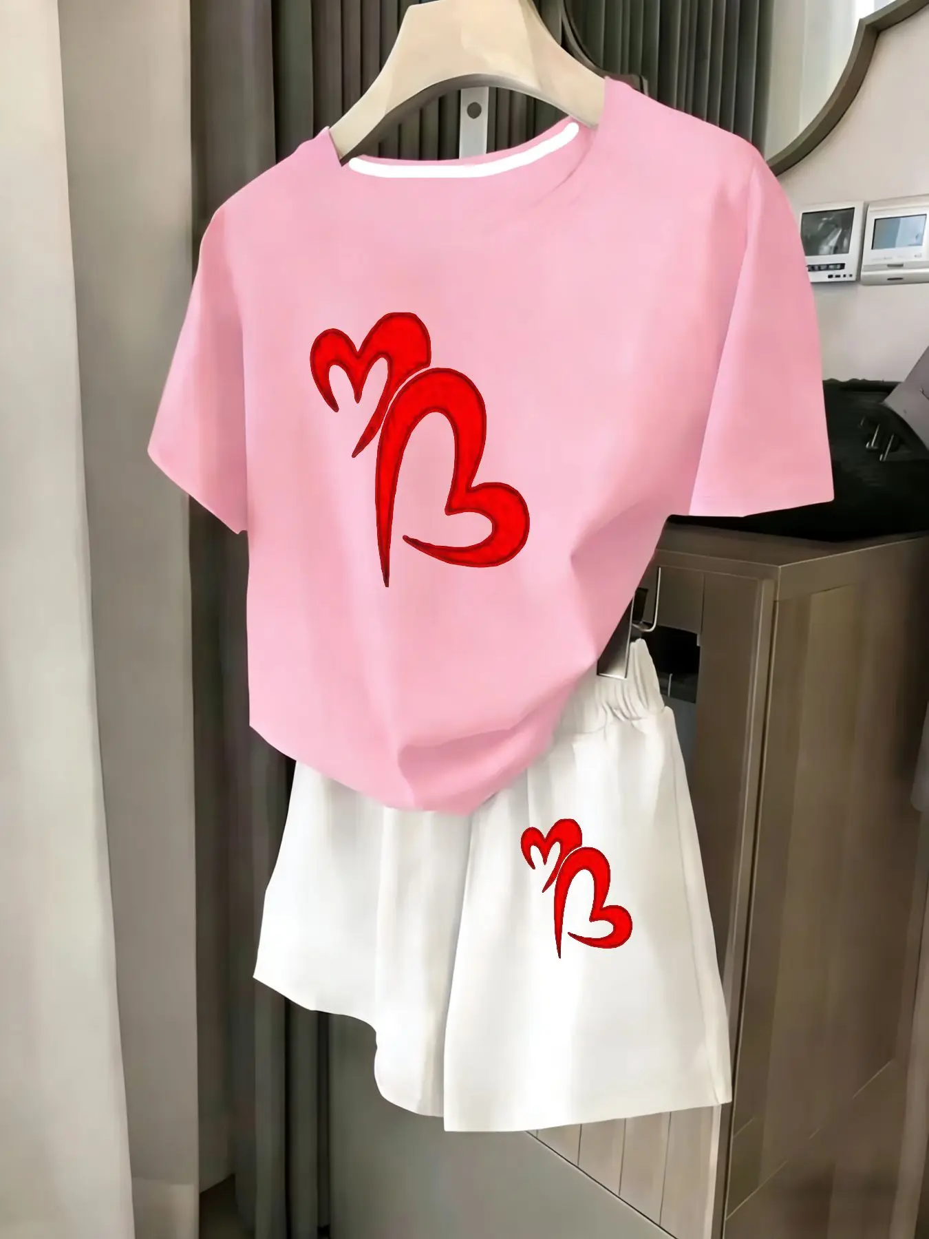 

Женский комплект из 2 предметов, летний комплект для пляжного отдыха, повседневная футболка с круглым вырезом и короткими рукавами, шорты с эластичной резинкой на талии, удобный костюм