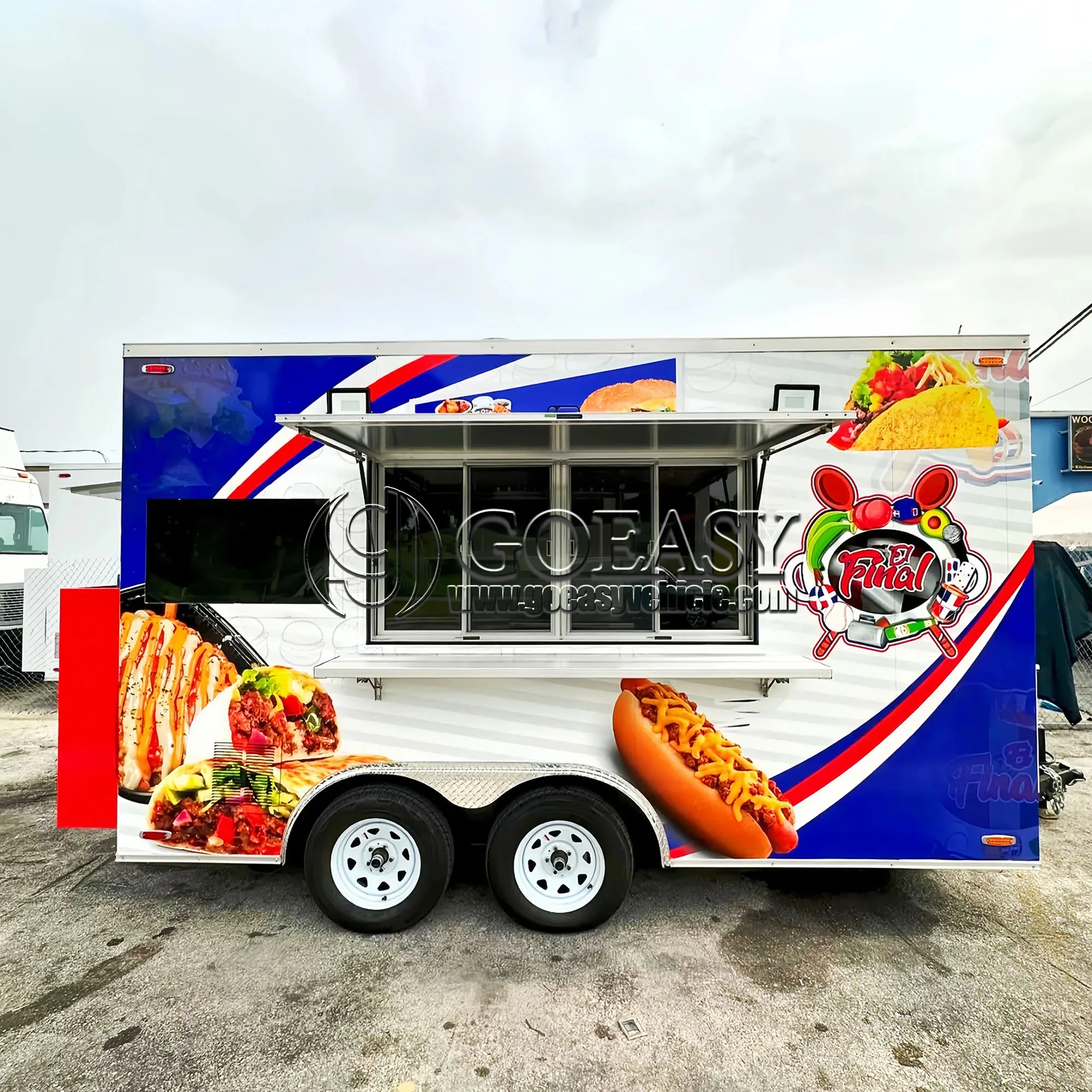 

Гибридная мобильная кухня: полностью оснащенная таксами, барбекю и специальным кофе