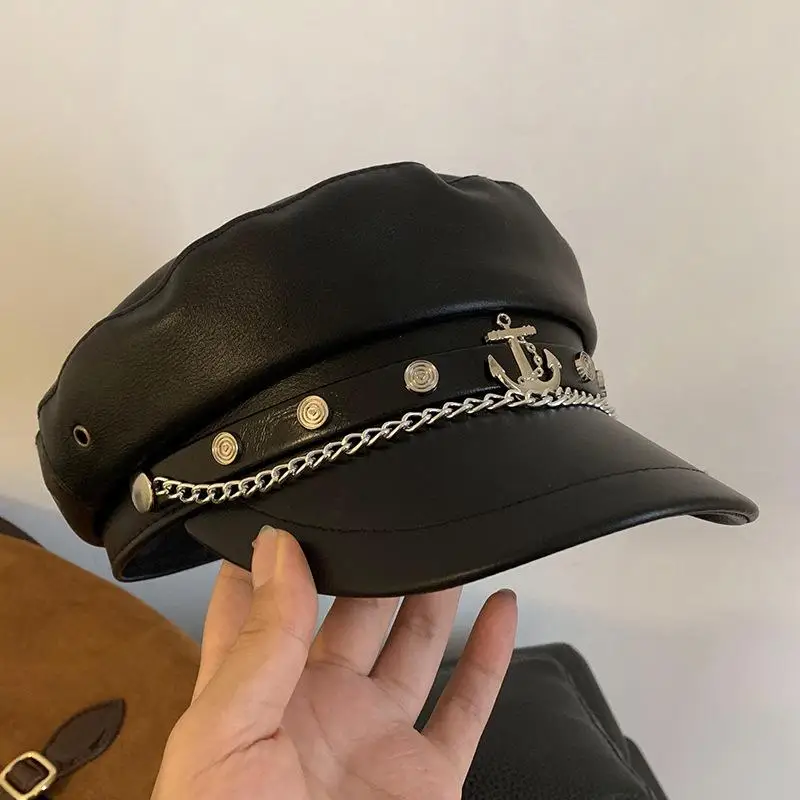 Boina Vintage com Rebites Harajuku Y2K Feminina Gótica Lolita de Couro Preto com Aba Reta e Abertura para o Rosto, Boné de Jornaleiro, Boina Protetora Solar