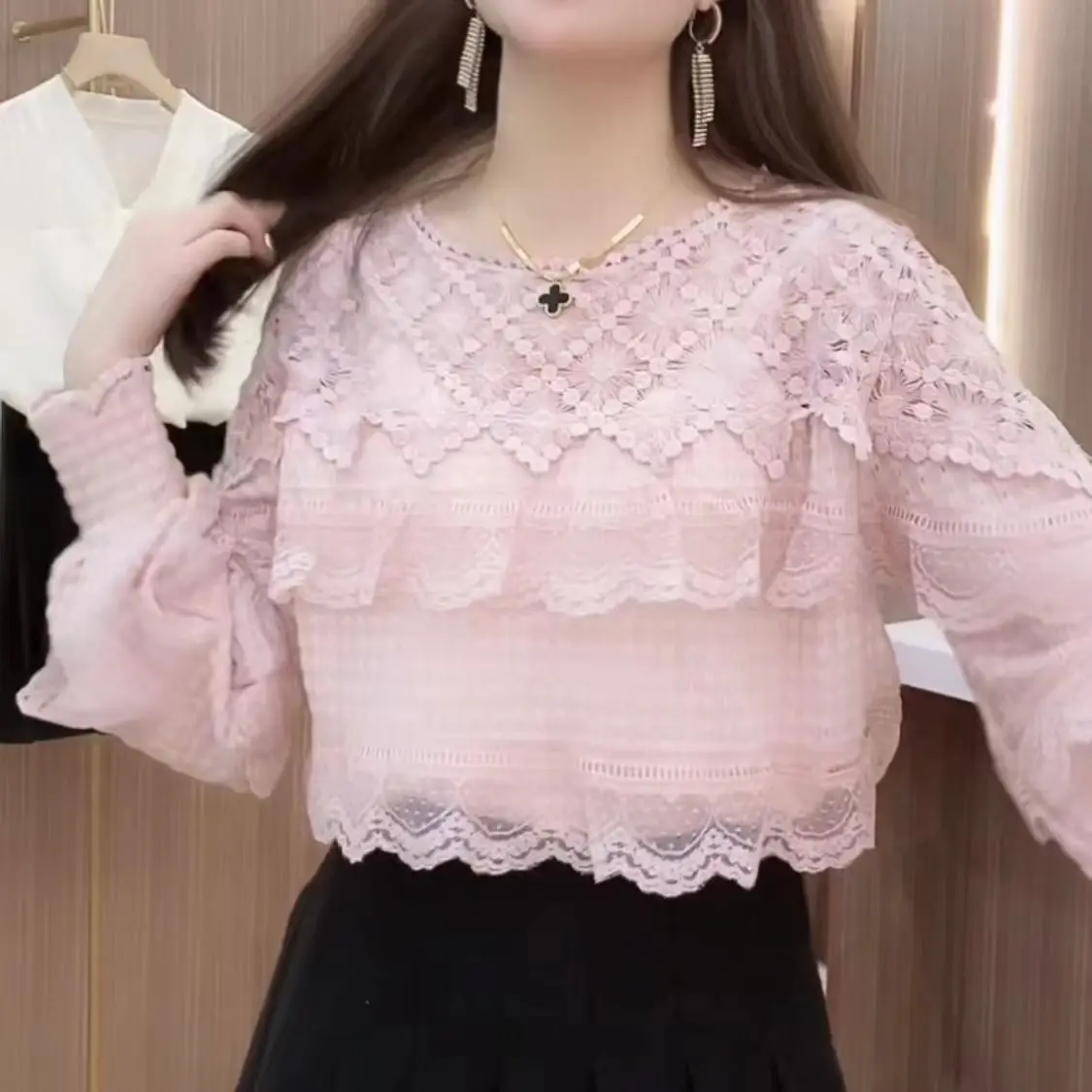 Lace Lace Embroidery Splicing Round Neck Long Sleeved Shirt for Women\'s Spring Temperament Fashion Korean Version Pullover Top