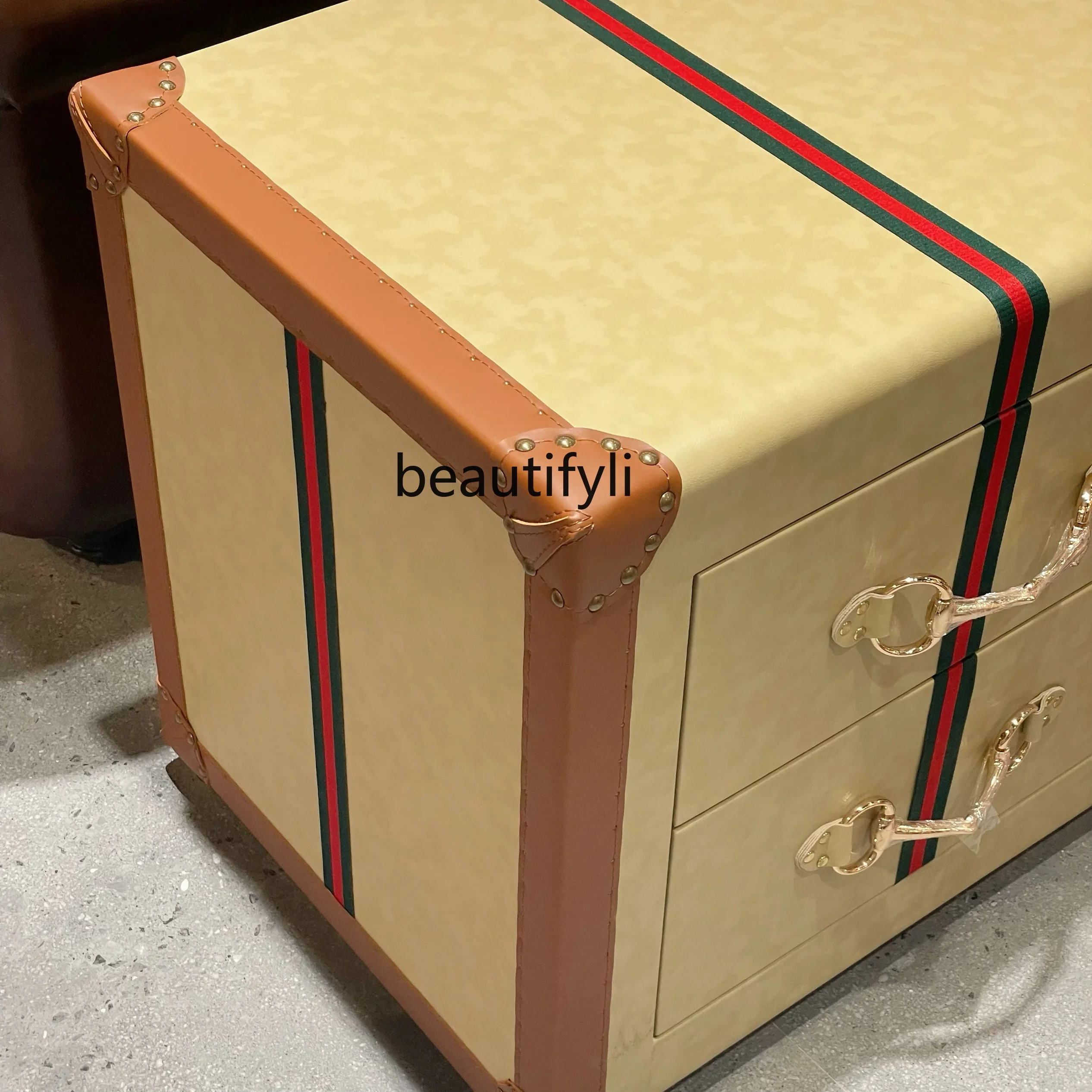 Armadietto TV antico retrò di lusso leggero, armadietto per portico, armadietto laterale del paese americano