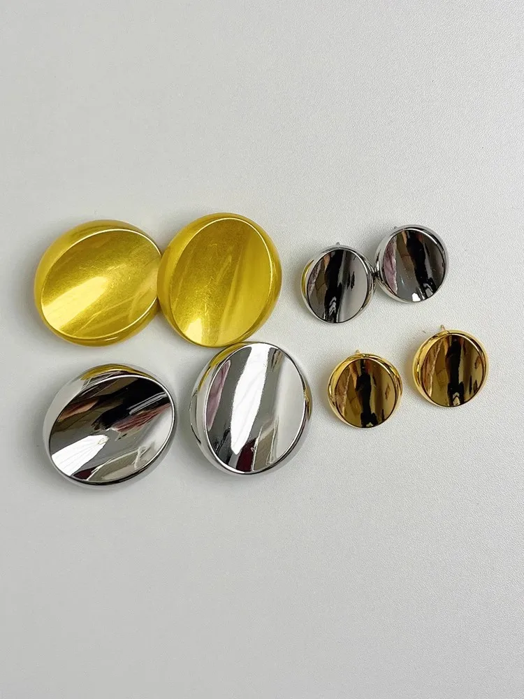 Exaggerated Large Size Geometric Round Hollow Ear Clip Earrings for Women Girls Retro Unique Design Heavy Metal Jewelry Gifts