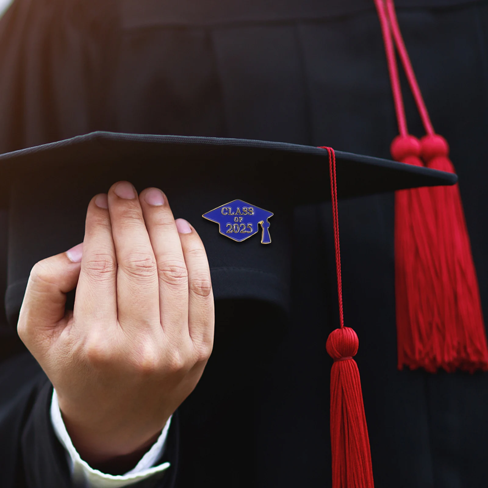 

4Pcs Graduation Season Brooch Class of 2025 Enamel Graduate Hat Lapel Pins College Ceremony Jewelry Graduation Supplies