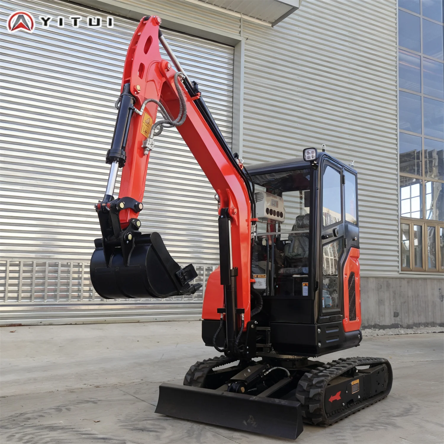 Прямая продажа с фабрики, 2,5 тонны, большой рычаг, боковой поворотный мини-экскаватор, евро 5, стандартный мини-экскаватор с кабиной и кондиционером, индивидуальный заказ