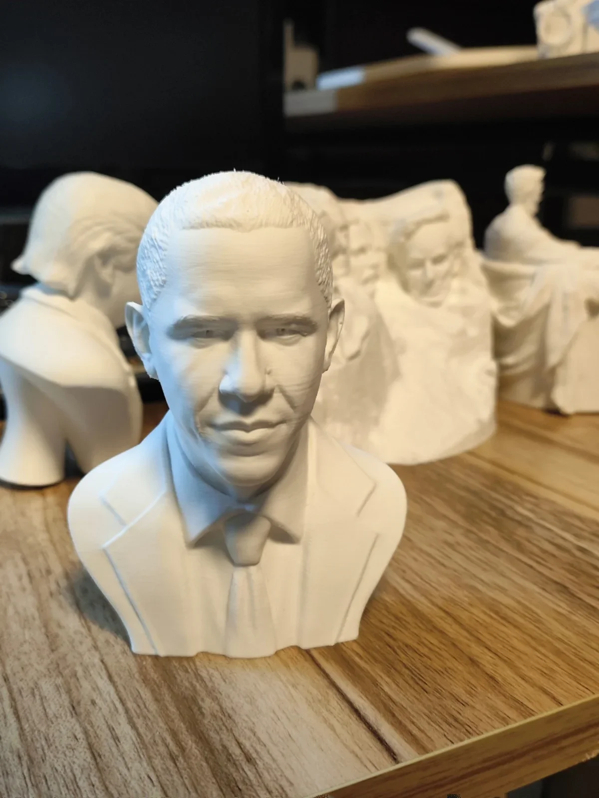 

Western figure statue US President Barack Obama imitates the head model ornaments to decorate the bust statue.