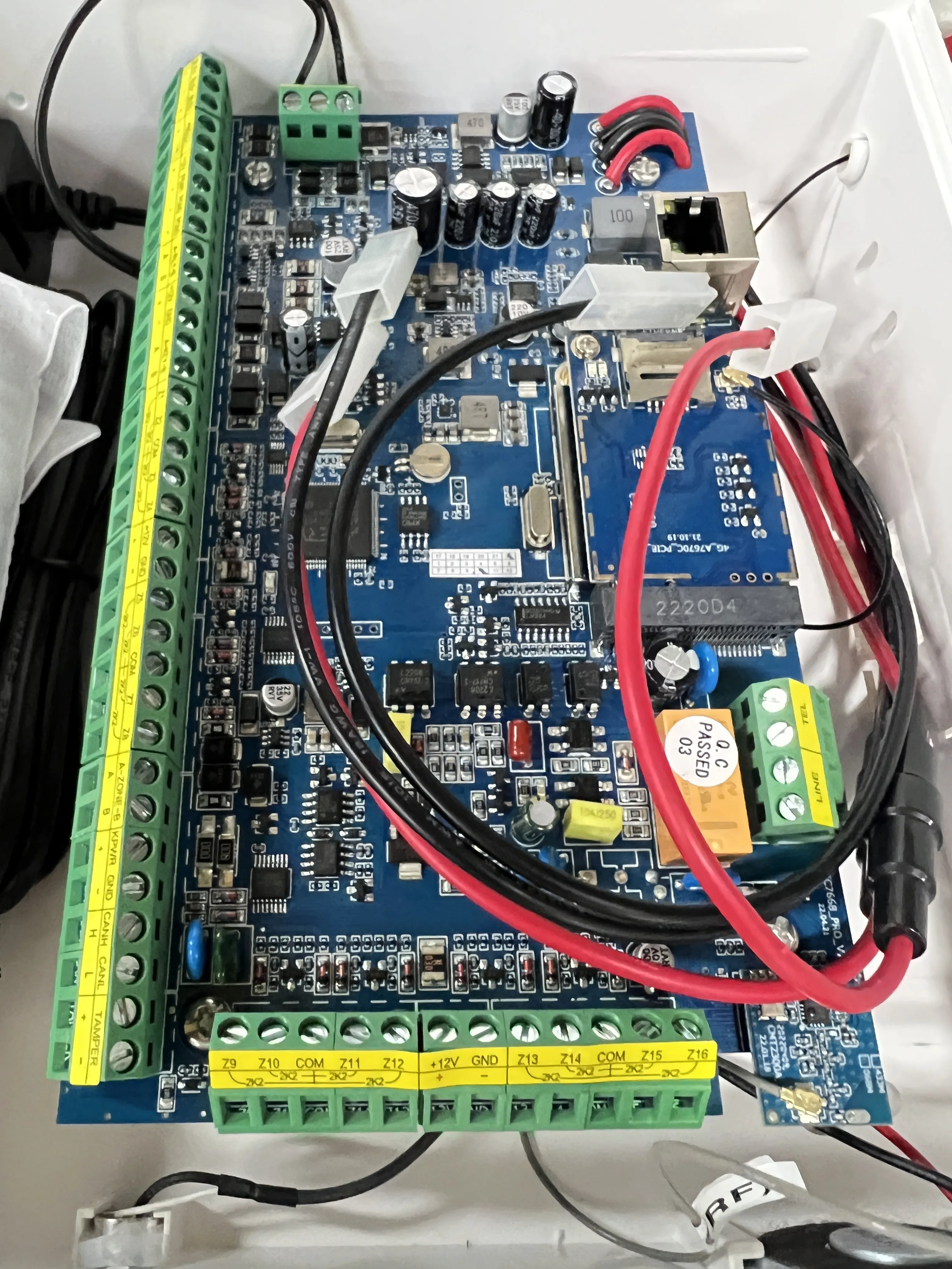 FC-7668Pro 4G GSM allarme cablato TCP IP sistemi di allarme industriale supportano 8 Zone cablate e 88 controllo della zona Bus tramite allarme WebIE