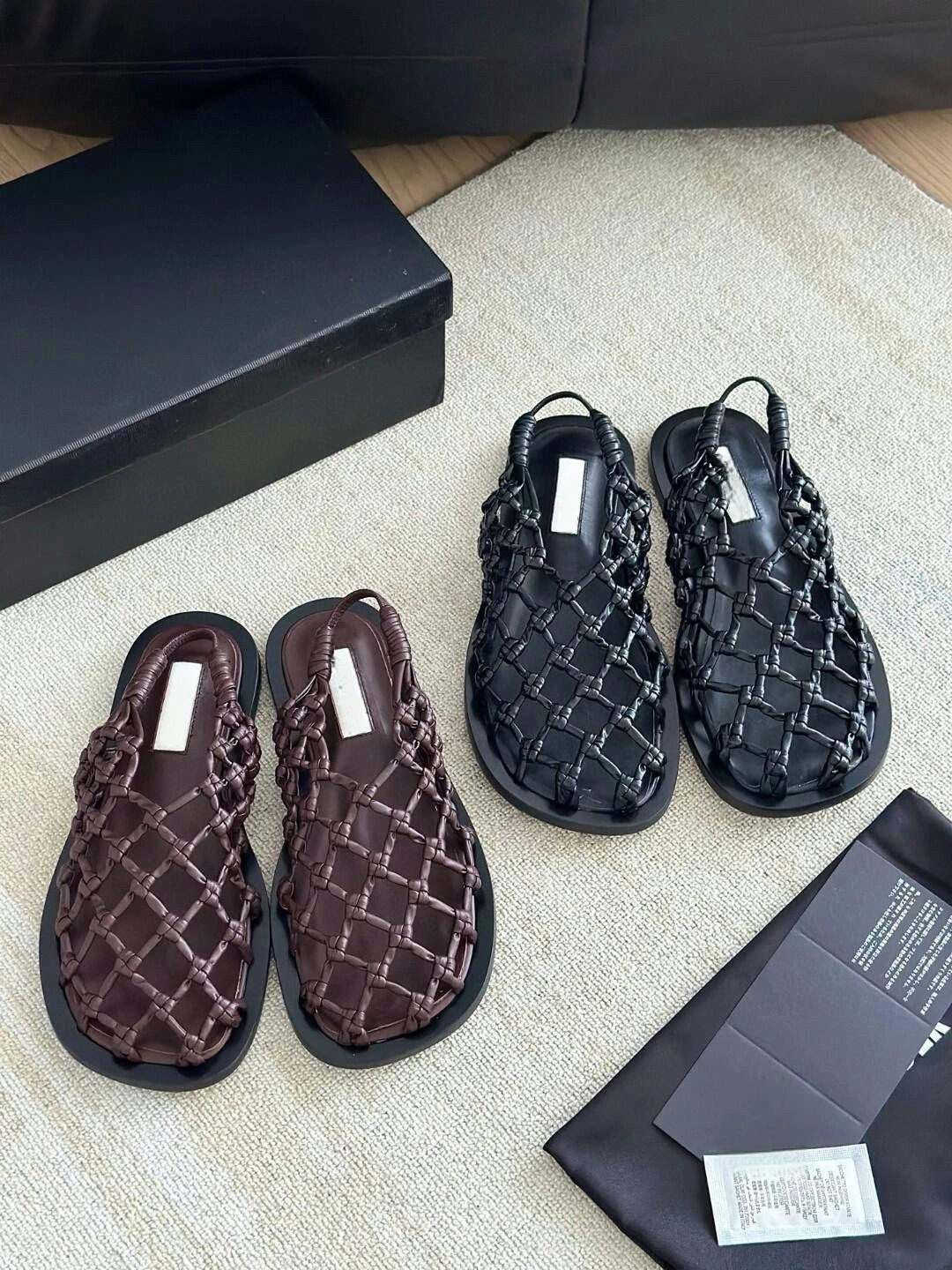 

Cowhide mesh cutout, breathable flip net, woven toe, back strap Roman sandals