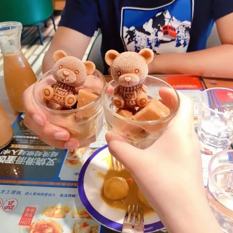 3D Bear-shaped Silicone Ice Molds, Suitable for Chocolate, Cakes, Ice Cream, Whiskey, Wine, and Cocktails. - view 4