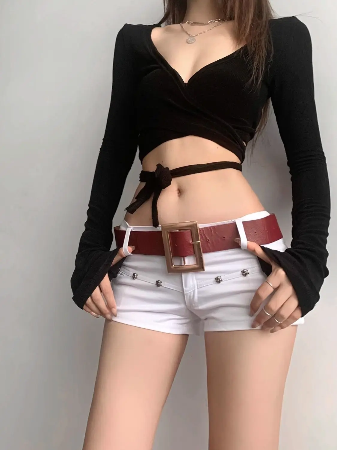 Y2k Shorts for Women Low Waist Rivet Super Denim Shorts Female Slim Hot Pants Black White