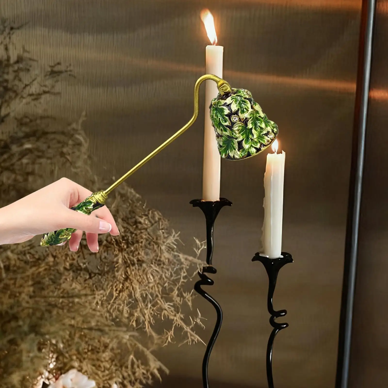 Retro Enamel Design Candle Snuffer Handheld Elegant for Putting Out Candles Zinc Alloy Wick Extinguish Cover Candle Extinguisher