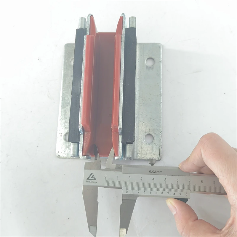 Chaussure de guidage d'ascenseur KM 51000110 V010 pour rail 16 mm