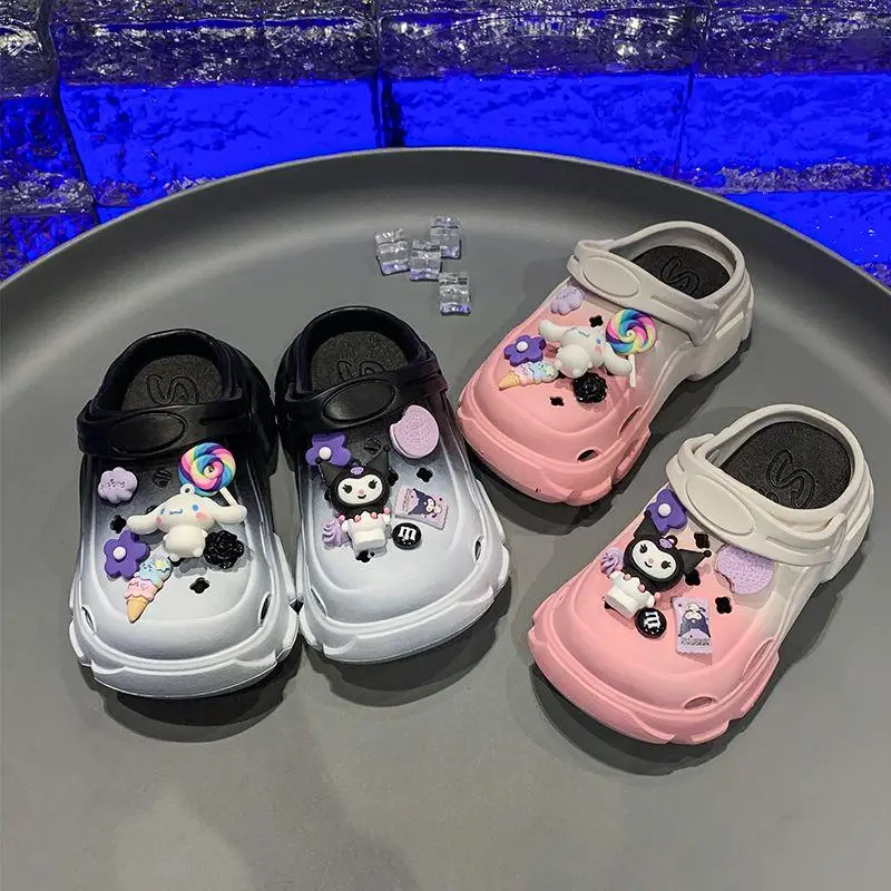 

Тапочки Sanrio с запахом и носком Kawaii Kuromi Cinnamoroll, противоскользящие сандалии, легкая обувь для девочек, пляжная обувь на мягкой подошве, новинка для праздника