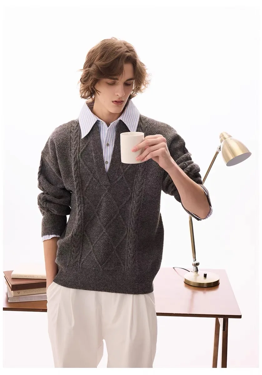 In winter, two pieces of leisure men's shirts, collars, sweaters, sweaters and sweaters are thick.