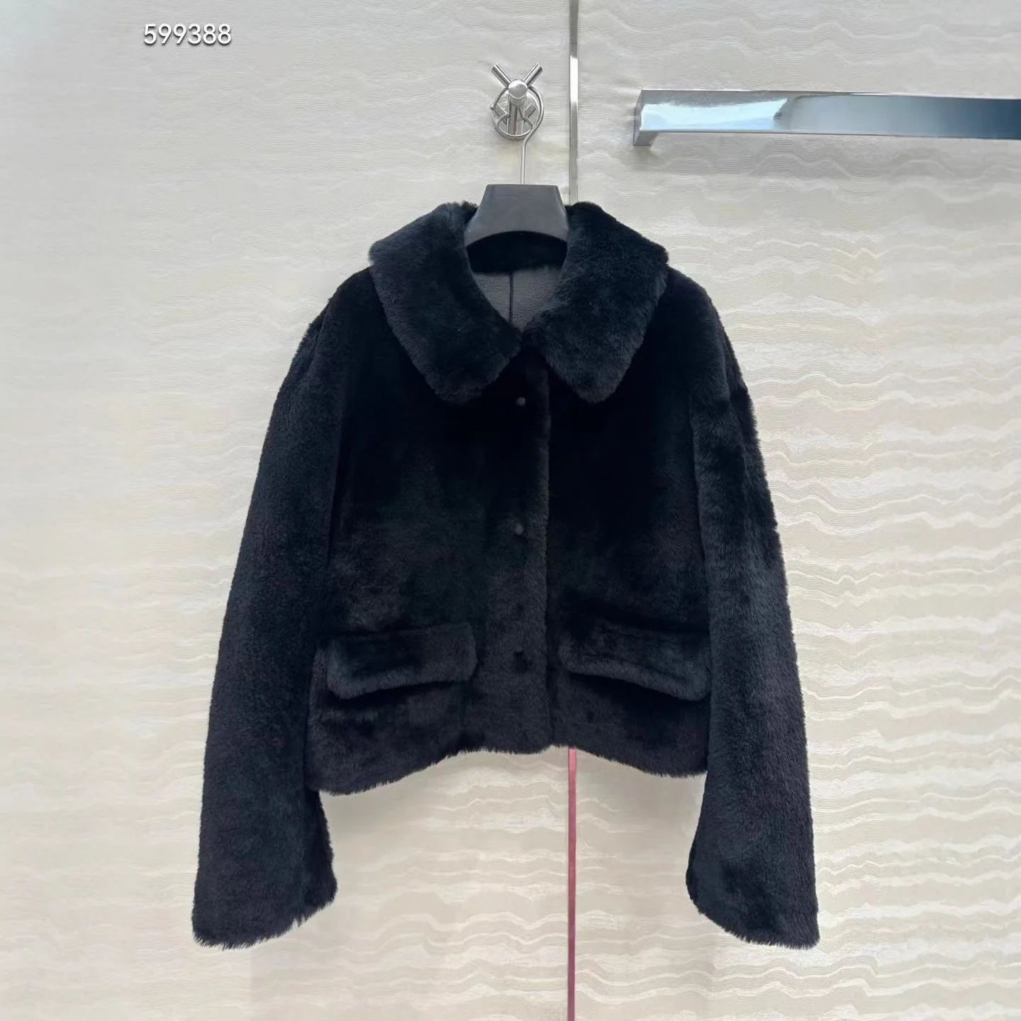 معطف مبطن بالفرو ذو الياقات القصيرة #1