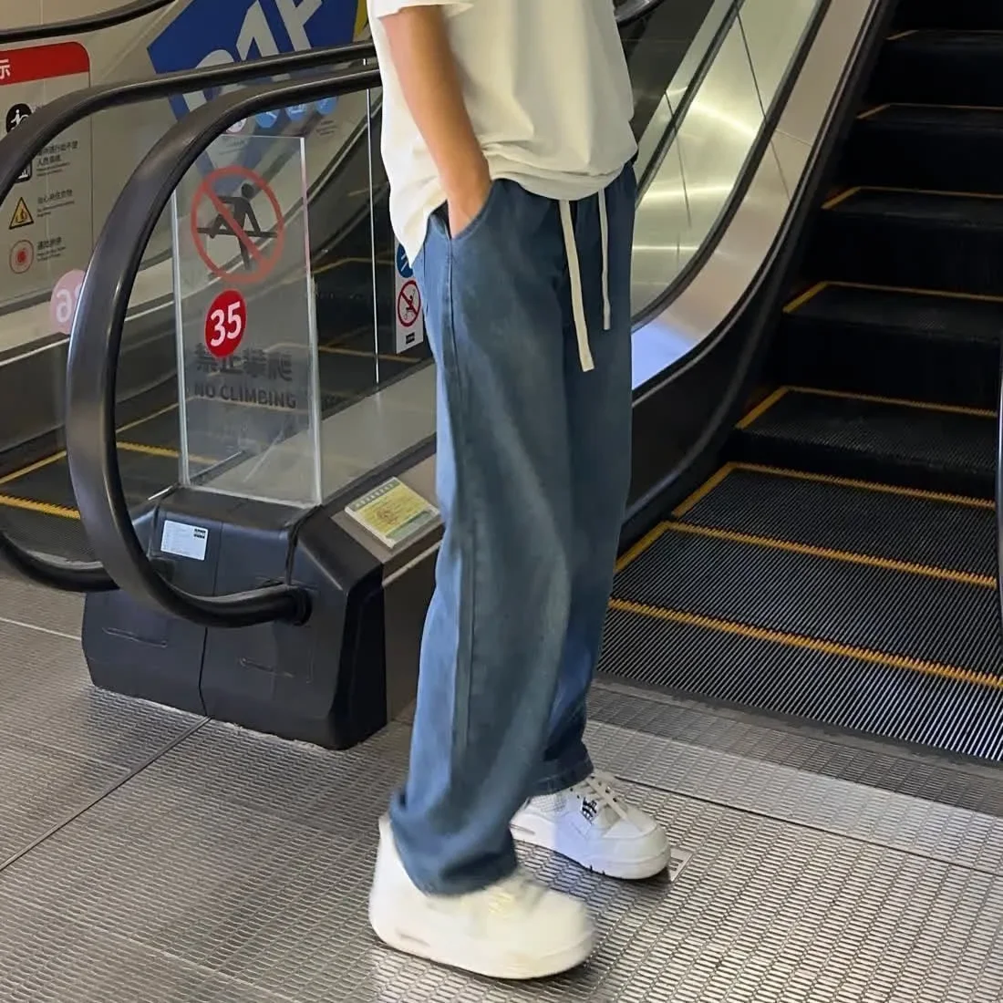 ストリート風ストレッチジーンズ メンズ デニム カーゴパンツ ウォッシュ加工 無地 マルチポケット カジュアル ミッドウエスト トラウザーズ スリムフィット デイリーウェア ジョガーパンツ