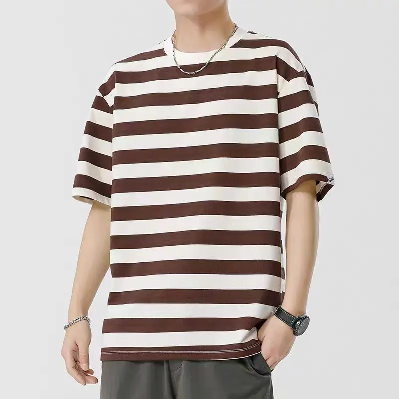 Modne minimalistyczne nowe letnie koszulki męskie wokół szyi w paski z krótkim rękawem luźna moda Harajuku wszechstronne Casual topy sportowe