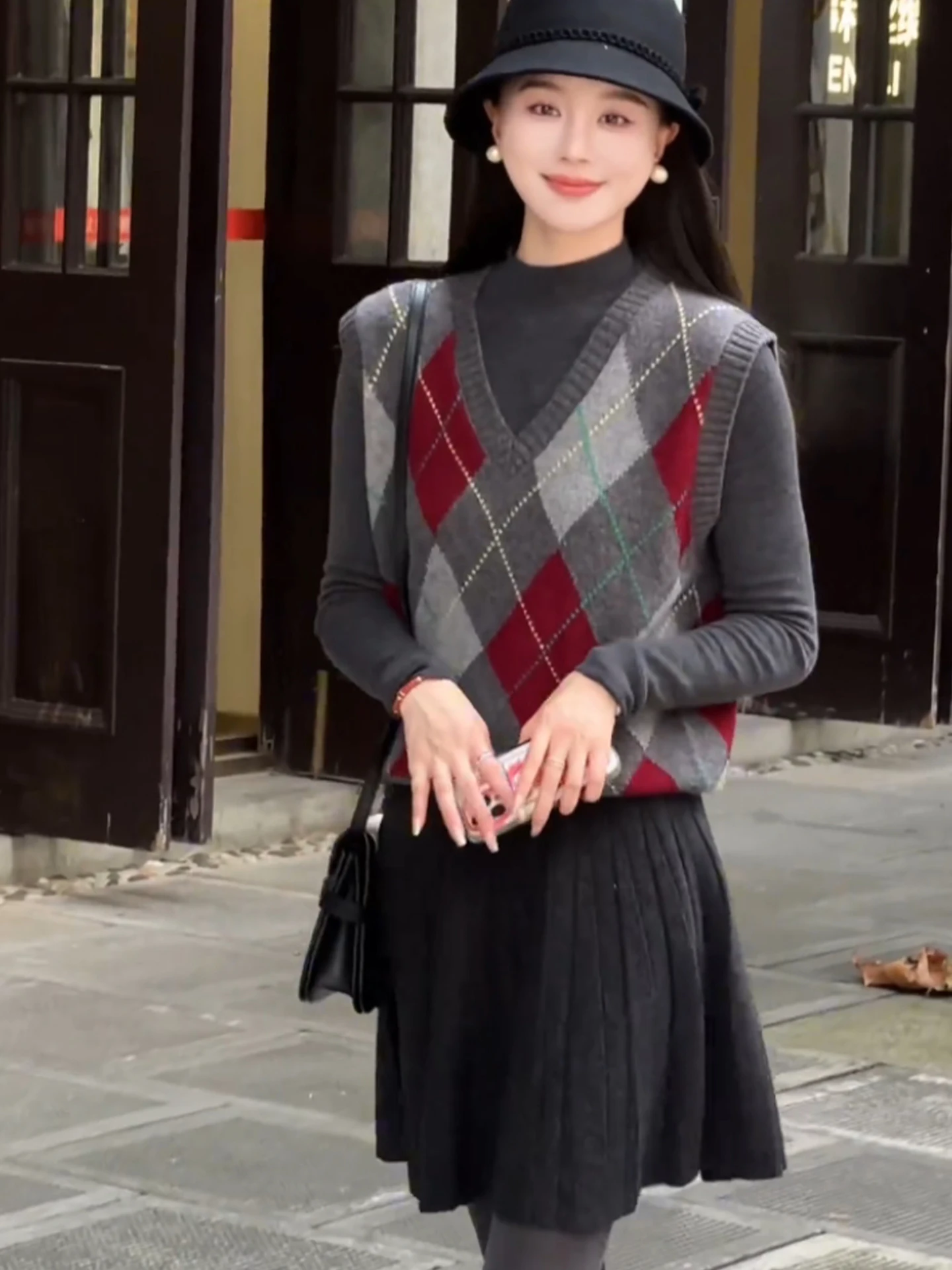 

Утепленный вязаный жилет с V-образным вырезом, с ромбовидным узором, повседневная свободная верхняя одежда, осень 2025, женская мода