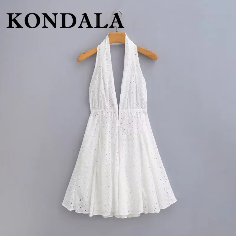 فستان KONDALA أنيق أبيض مفرغ للنساء موضة 2025 فستان صيفي مطرز برقبة على شكل حرف v بدون ظهر ثنيات فستان نسائي صغير