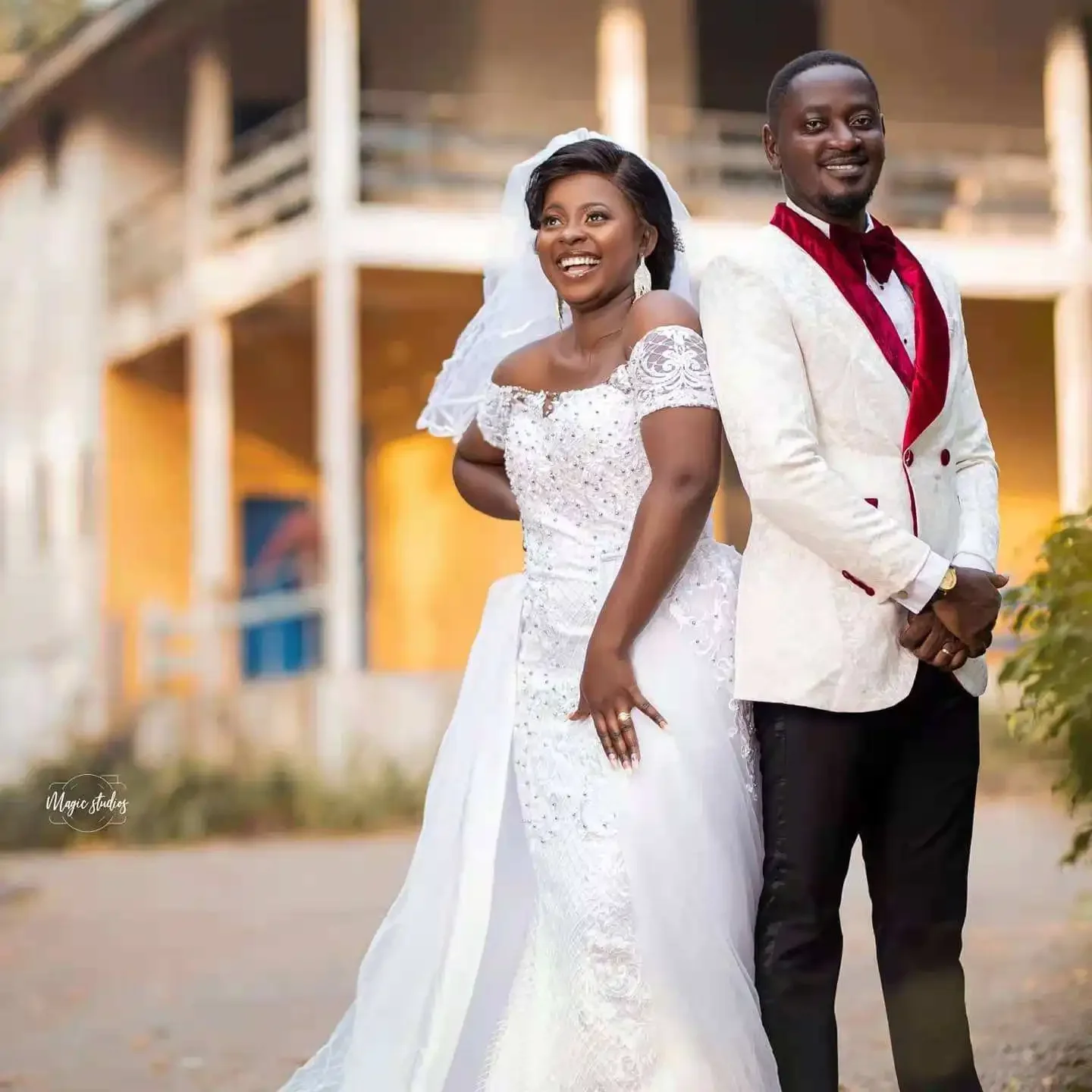 Vestido De novia De sirena con apliques De cuentas, hombros descubiertos, botones africanos, espalda, jardín