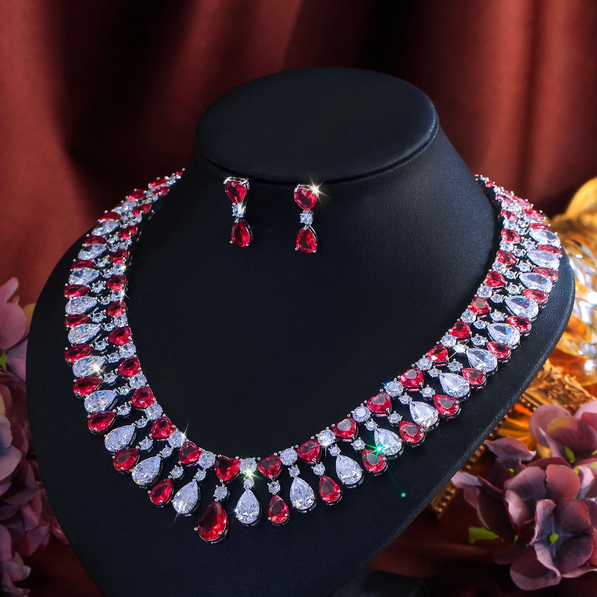 CWWZircons Luxuriöses Set aus roter CZ-Herz-Wassertropfen-Choker-Halskette und Ohrringen für Damen, Hochzeits- und Party-Schmuck, Großhandel T1010 – Detail 6