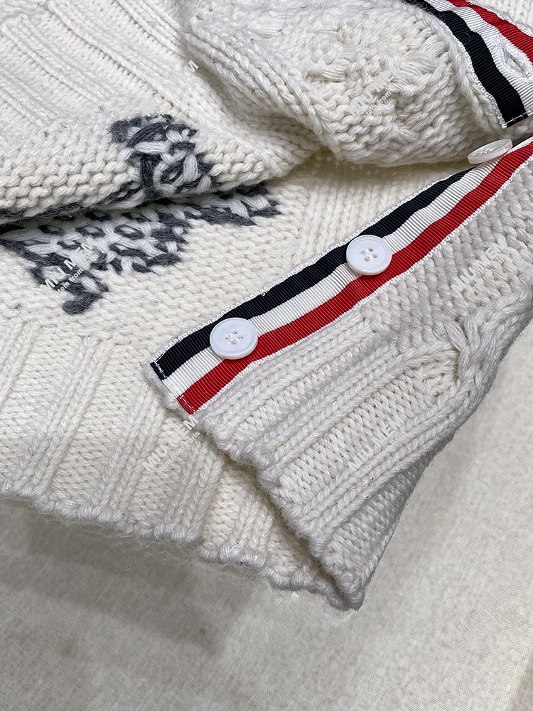 고급 여성 니트 조끼 탑 프린트 디자인 가을 대학 스타일 패셔너블 편안한 핏 레귤러 슬림 라운드 넥