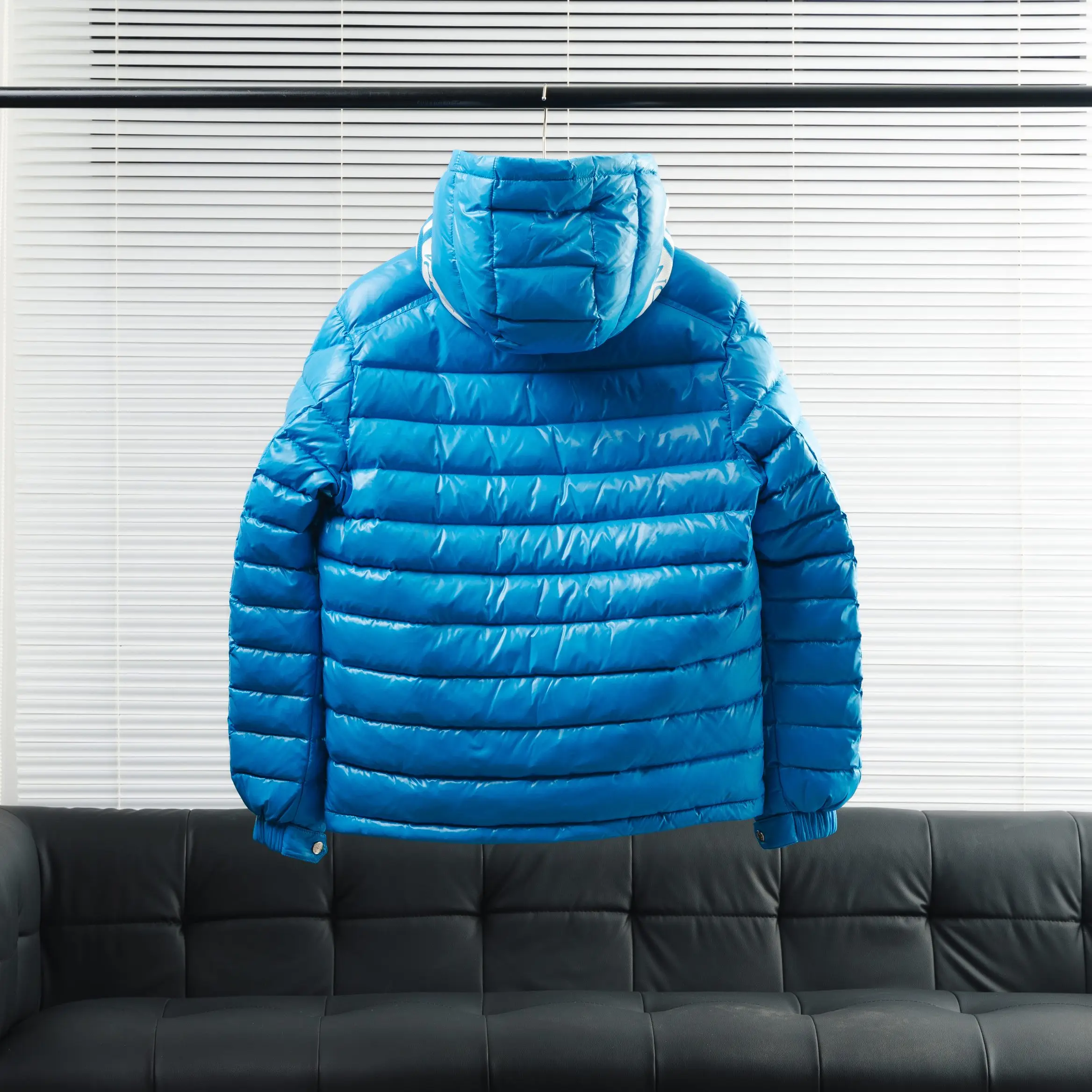 المرأة أسفل معاطف فاخرة مصمم بلون الدافئة سترات رجالي جودة عالية العلامة التجارية لينة موضة الملابس النسائية شتاء 2025 #6