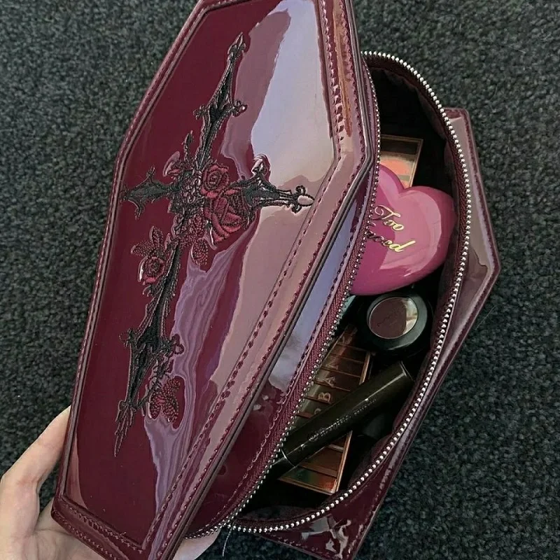 Bolsa de maquillaje de mano bordada de cuero rojo Punk creativo y único