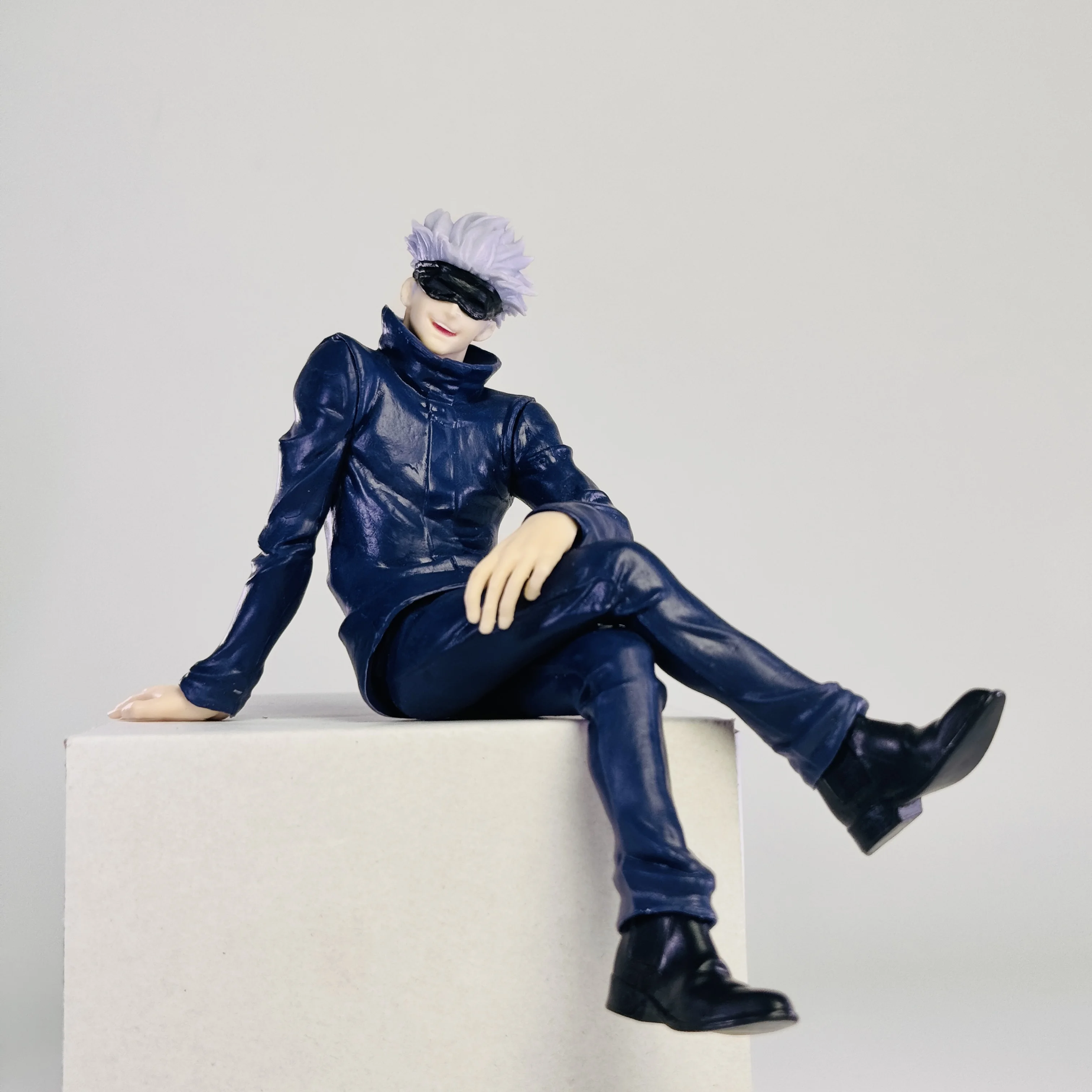 Brandneue Jujutsu Kaisen Anime-Figur Sitzende Satoru Gojo Figur Sammlermodell PVC Actionfiguren Anime-Dekoration Spielzeug Geschenke