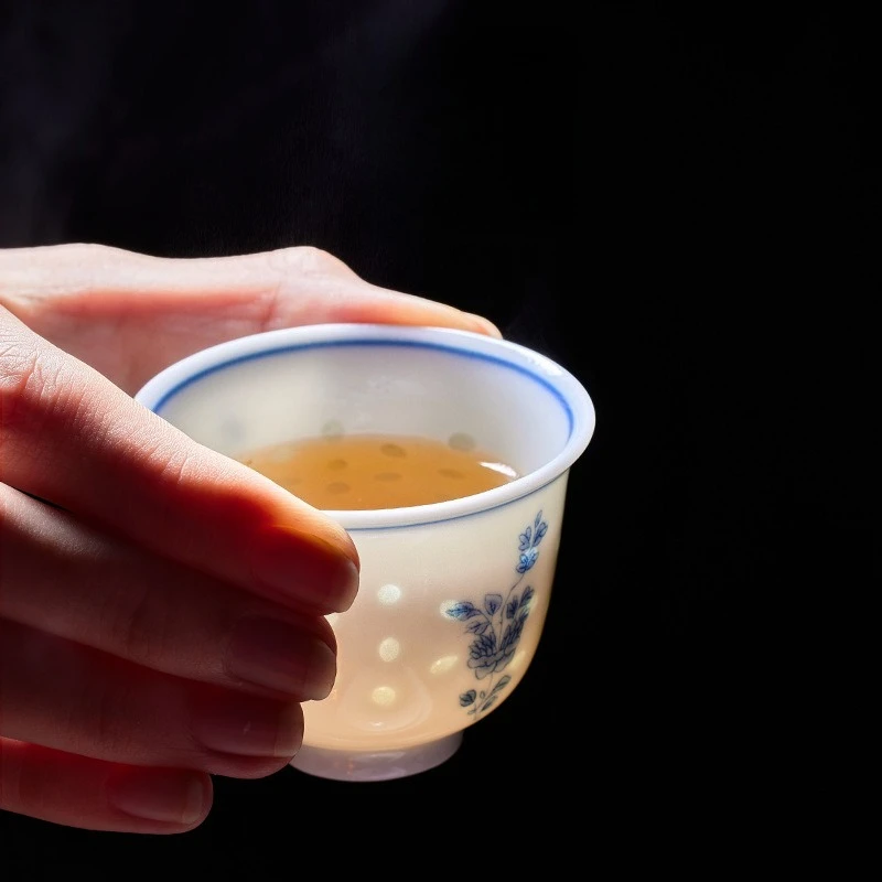 Tazza da tè Linglong Kung Fu blu e bianca, tazza da degustazione del tè, set da tè cinese in ceramica di fascia alta