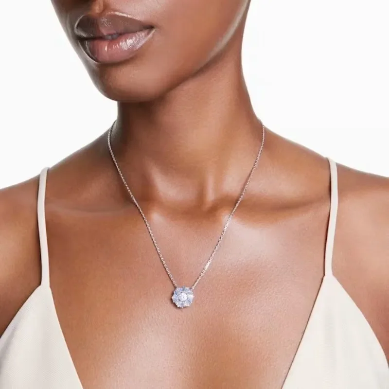 Light Luxury Jewelry Necklace, Rotating Sunflower Blue Diamond, Sparkling Gemstone, Anti-oxidation Women's Exquisite Accessories