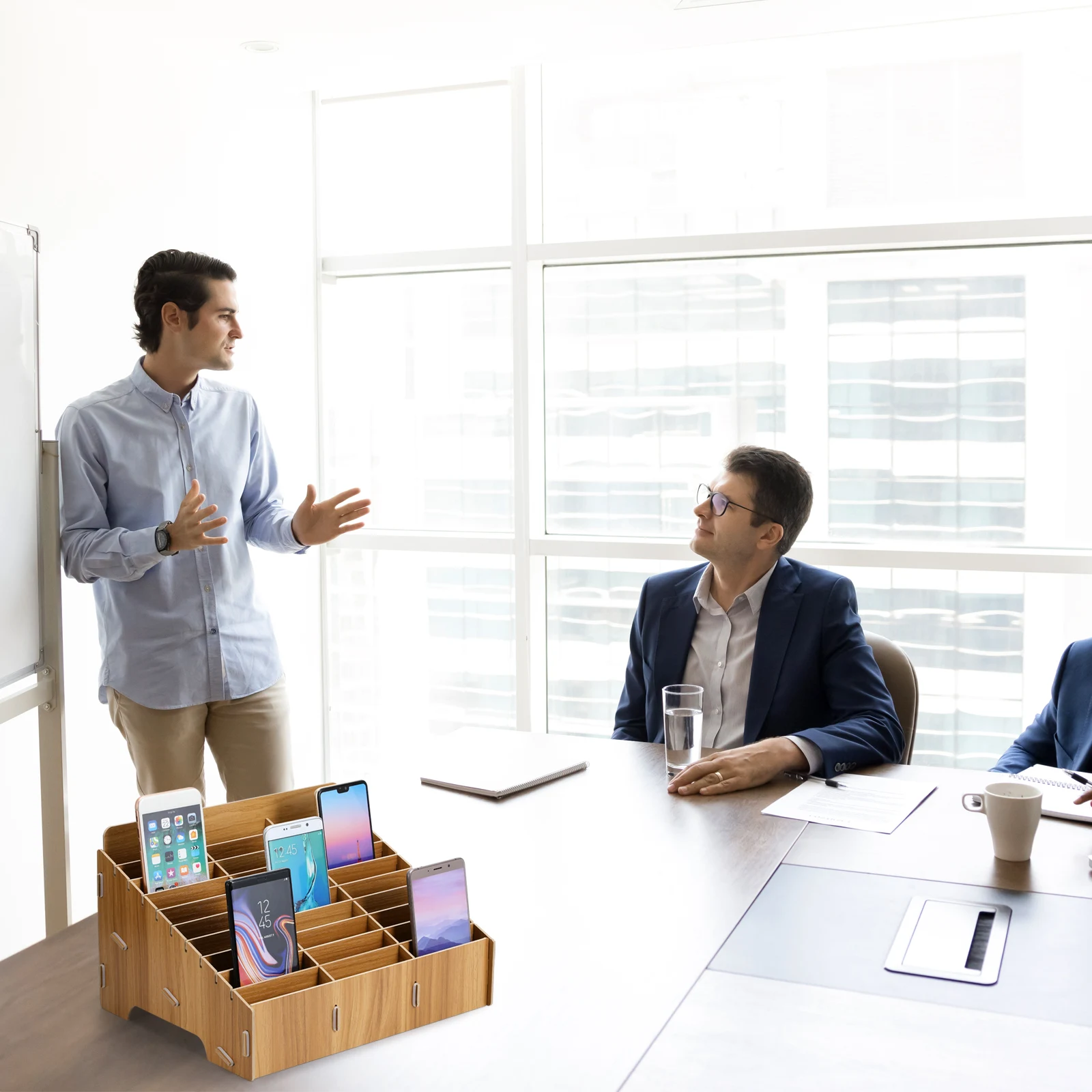 

Wooden 30-Grid Phone Storage Box Desktop Organizer Multi-Grid Mobile Phone Holder Meeting Room Office Management Box