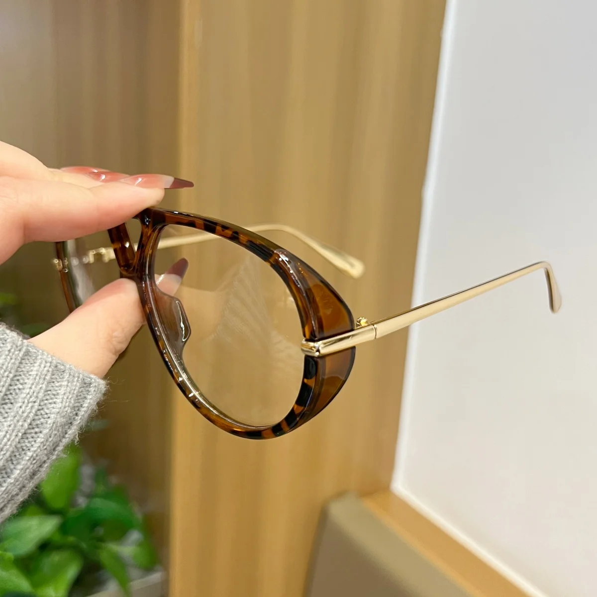 1PC Women’s Flat Glasses, New Model, Tortoiseshell Double-Beam, Pilot Style, Retro Elegance, Natural Look, Enhances Face Shape,