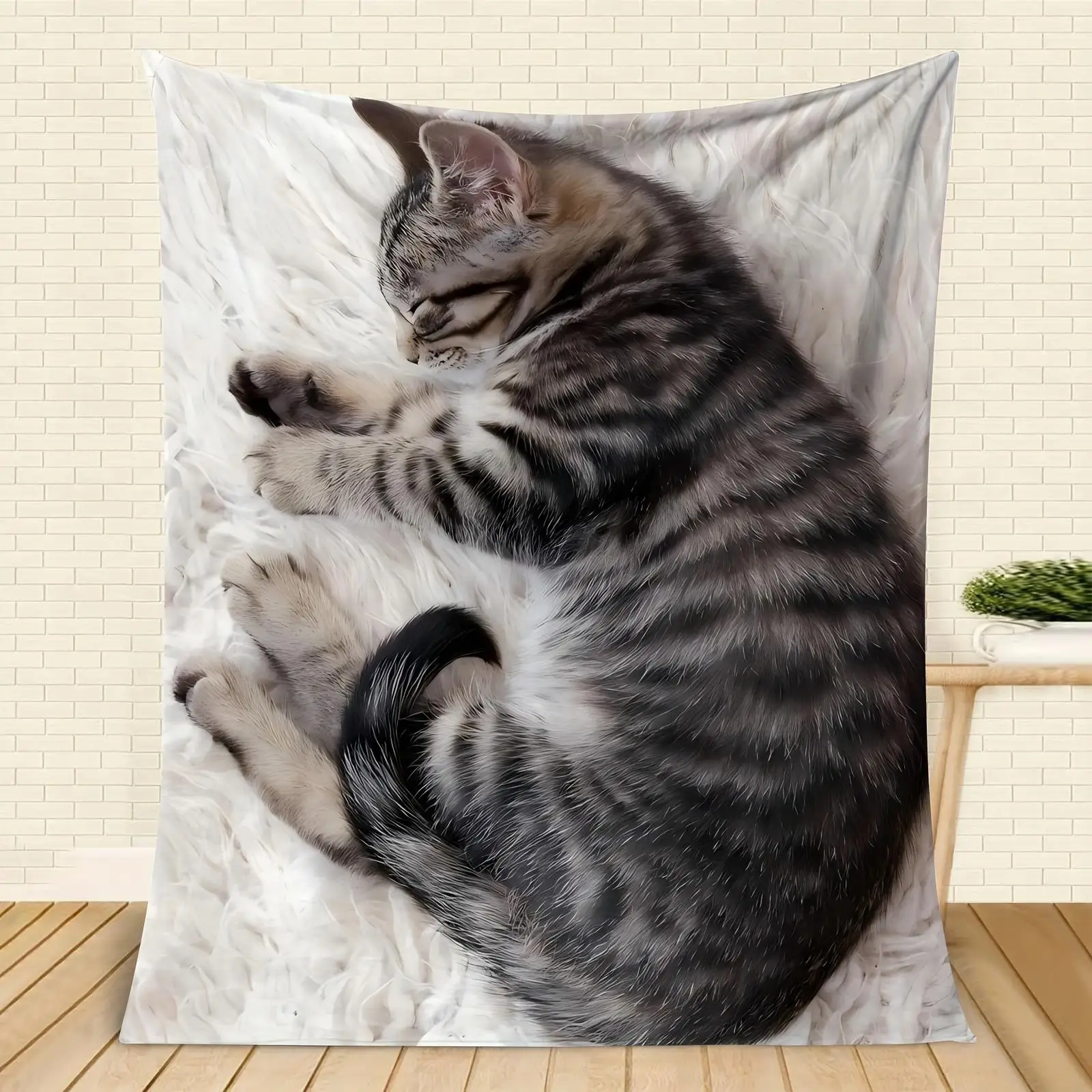Pattern of a sleeping kitten Flannel printed blanket suitable for all seasons suitable for living room office sofa and travel