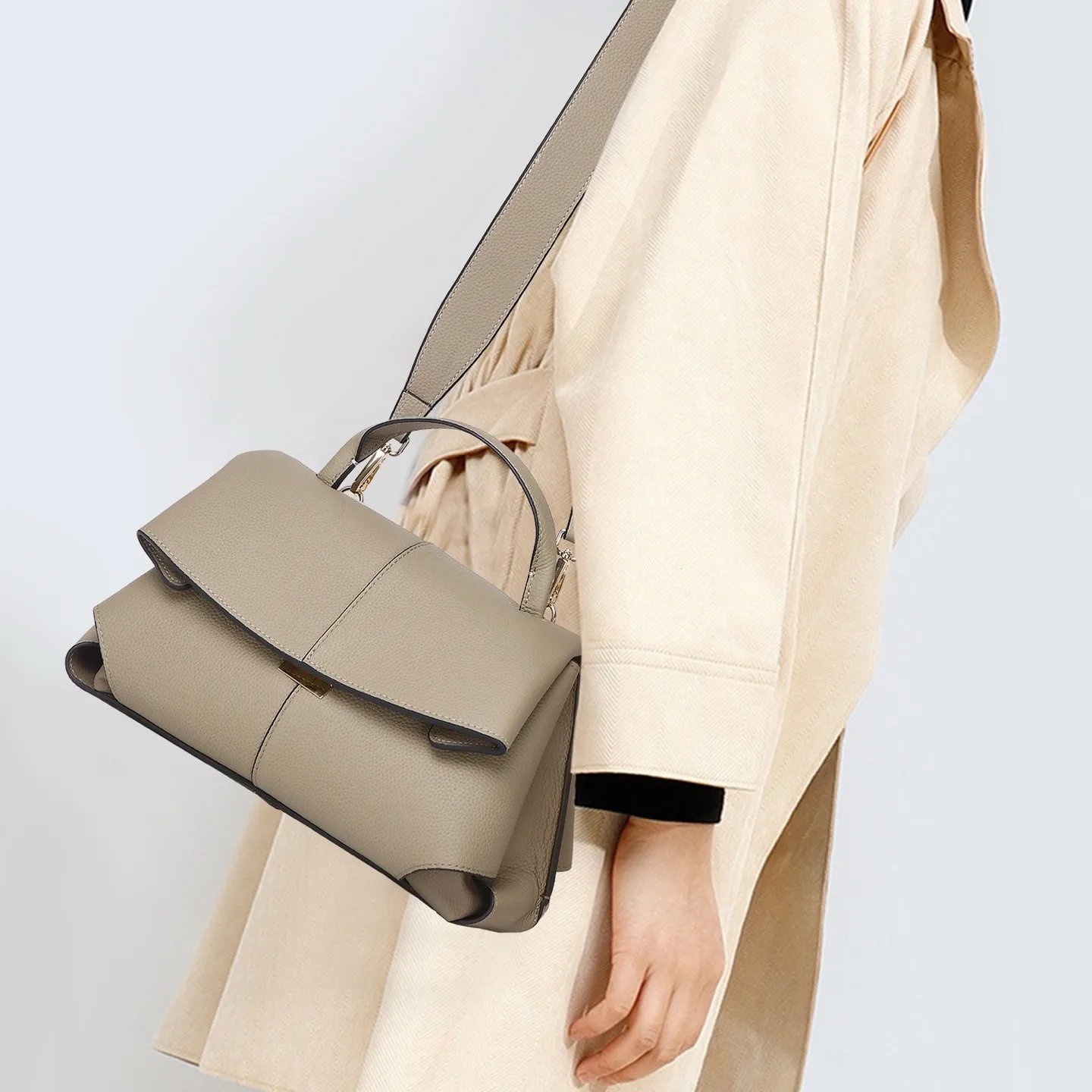 

2026 New Fashion Personality Smile Bag French Popular Leather Portable Women's Bag Niche Fashion Portable Shoulder Messenger Bag