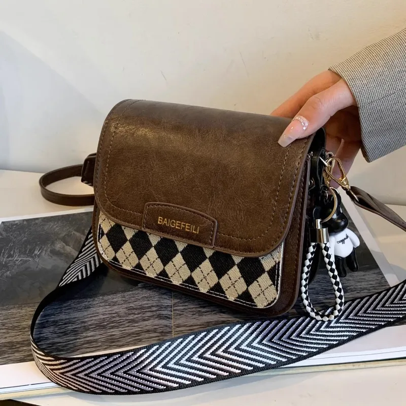

Новая высококачественная ретро-сумка женская 2026 года, новая осенне-зимняя модная ромбовидная маленькая сумка, универсальная сумка-мессенджер на широком ремне для повседневного использования