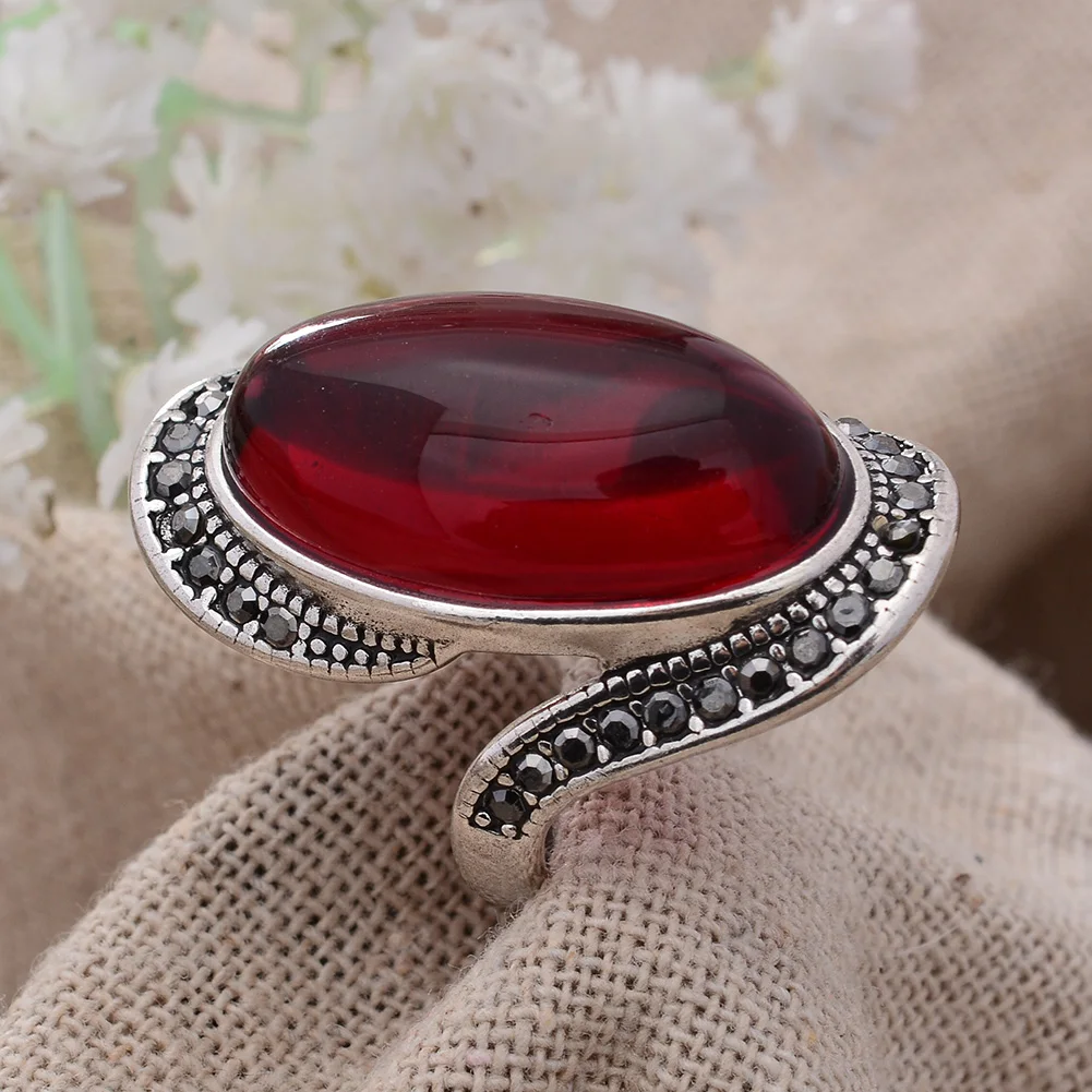 Retro Osobowość Przesada Garnet Stone Thai Silver Kobiecy pierścionek na palec Gorąco sprzedaj prezenty dla kobiet Nie blakną