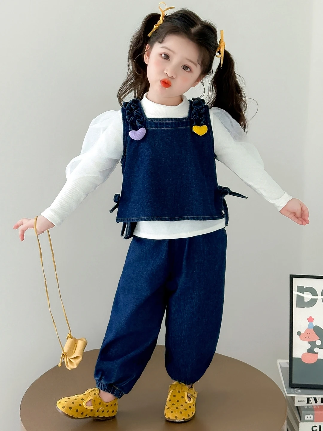 

Girls' Autumn Faion Heart Strap Denim Vest Baby Outfit Tee-piece Set Long Sve round Ne Pull-over Sle