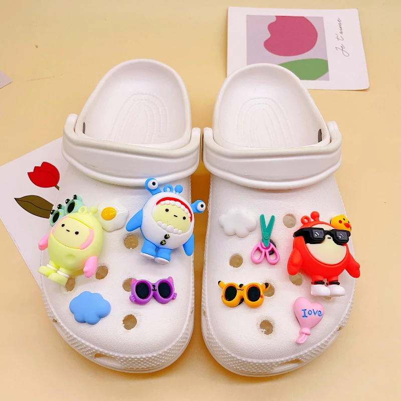 Ins Cute Cartoon Shoe Charms Designer New Fashion Shoes Charms for Crocs Doll Shoe Buckle Clogs Accessories for Kids