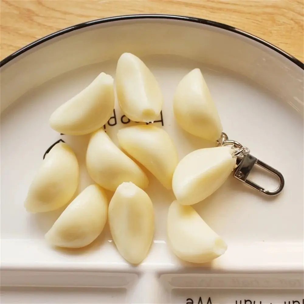 1 PCS Unique Garlic Keychain Funny Creative Simulated Food Bag Pendant Simple Vegetable Shape Keyring