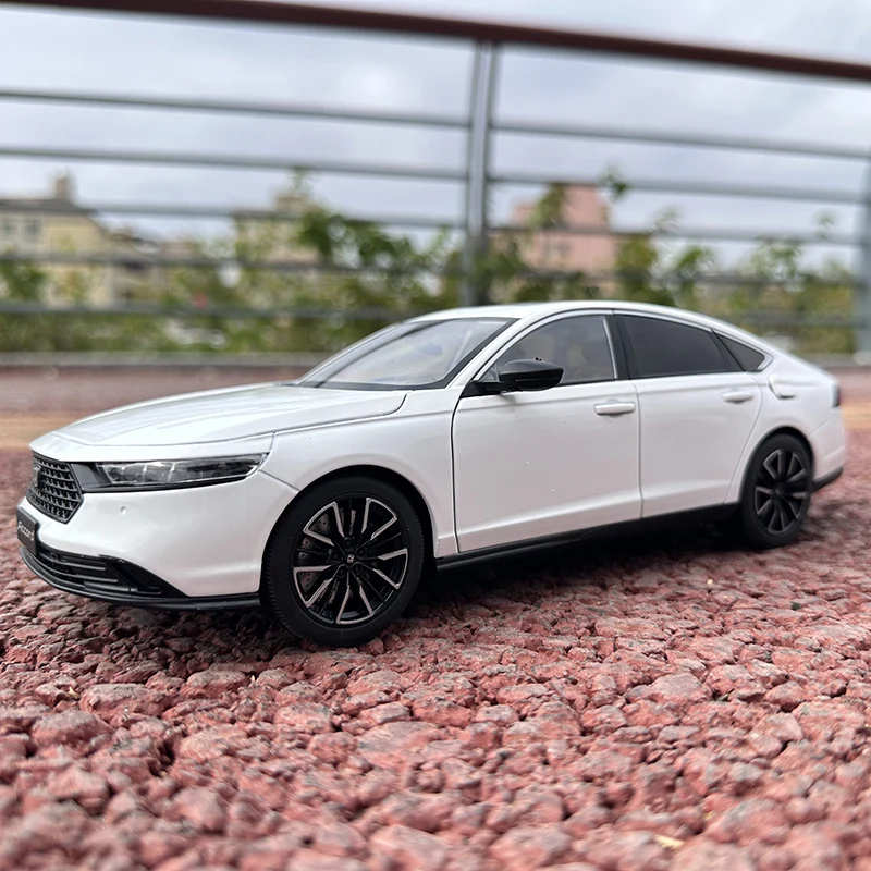 

1:18 HONDA Accord Alloy Car Model Diecast Metal Vehicles Car Model High Simulation Sound and Light Collection Childrens Toy Gift