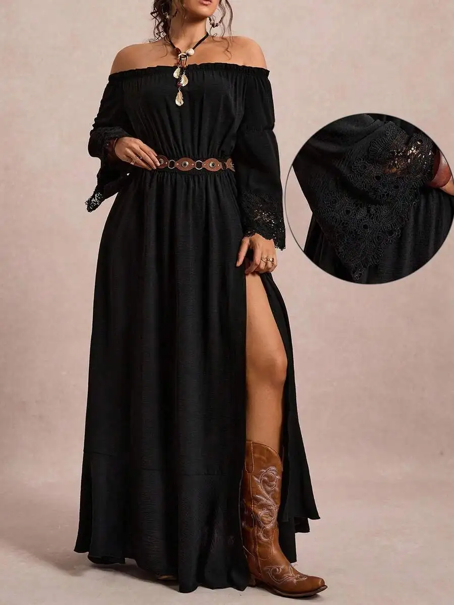 

Черное макси-платье с открытыми плечами, кружевными манжетами и боковым разрезом, в богемном стиле