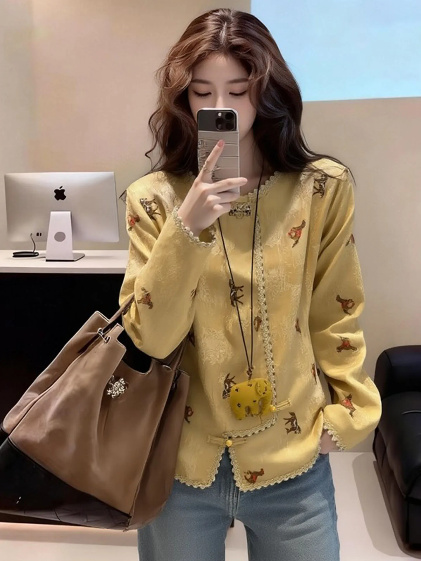 

Новая китайская желтая вышитая куртка с круглым вырезом для женщин, модный топ, весна 2026, приталенный крой, короткая верхняя одежда