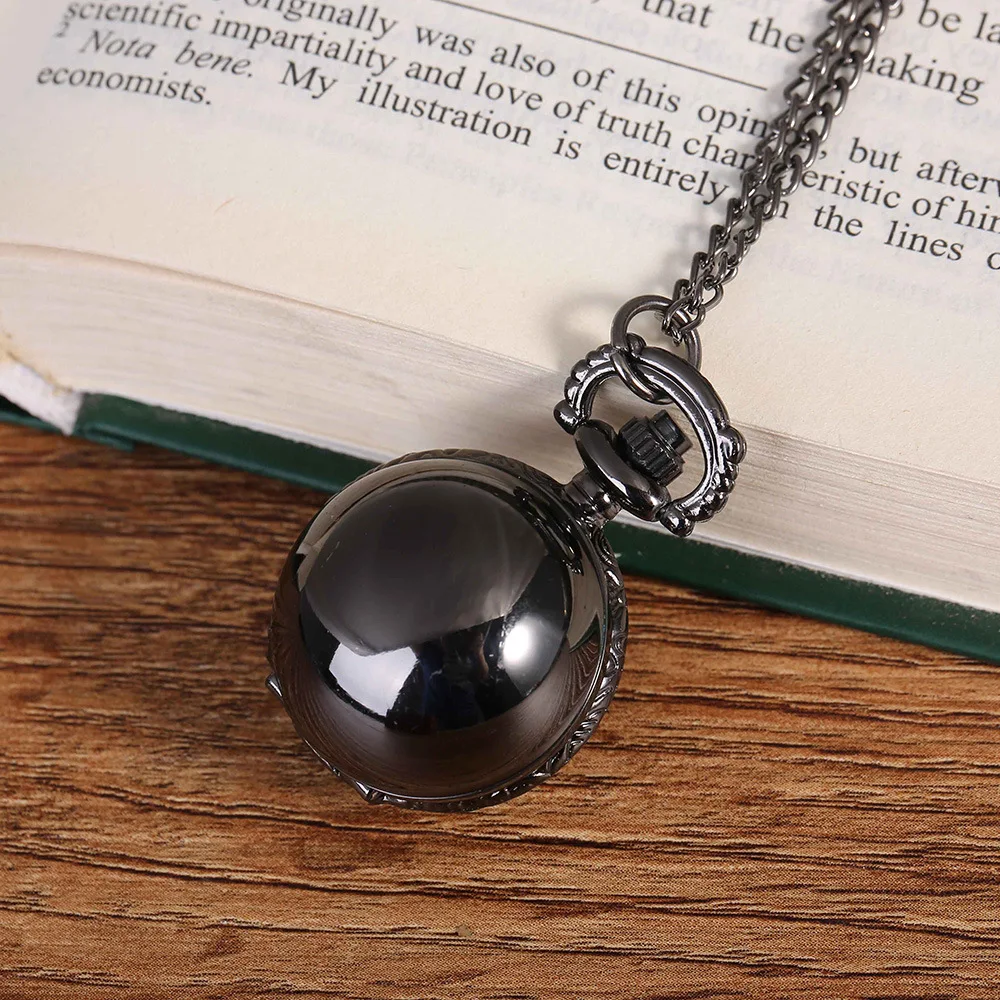 ساعة جيب كوارتز كروية سوداء إبداعية صغيرة ساعة جيب كوارتز مع قلادة سترة ساعة جيب مجوهرات على السلسلة