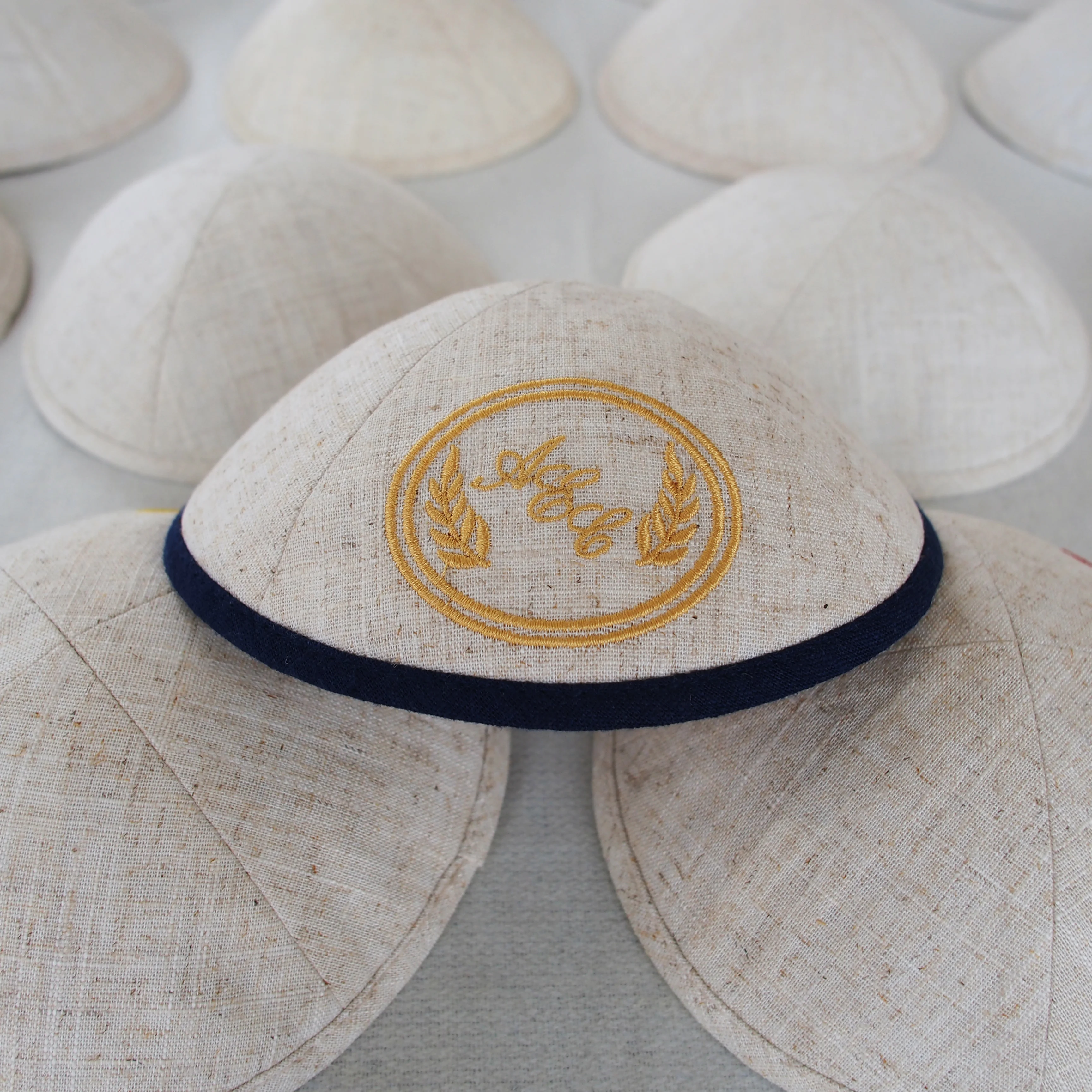 Bestickte Leinen-Kippa für Hochzeiten
