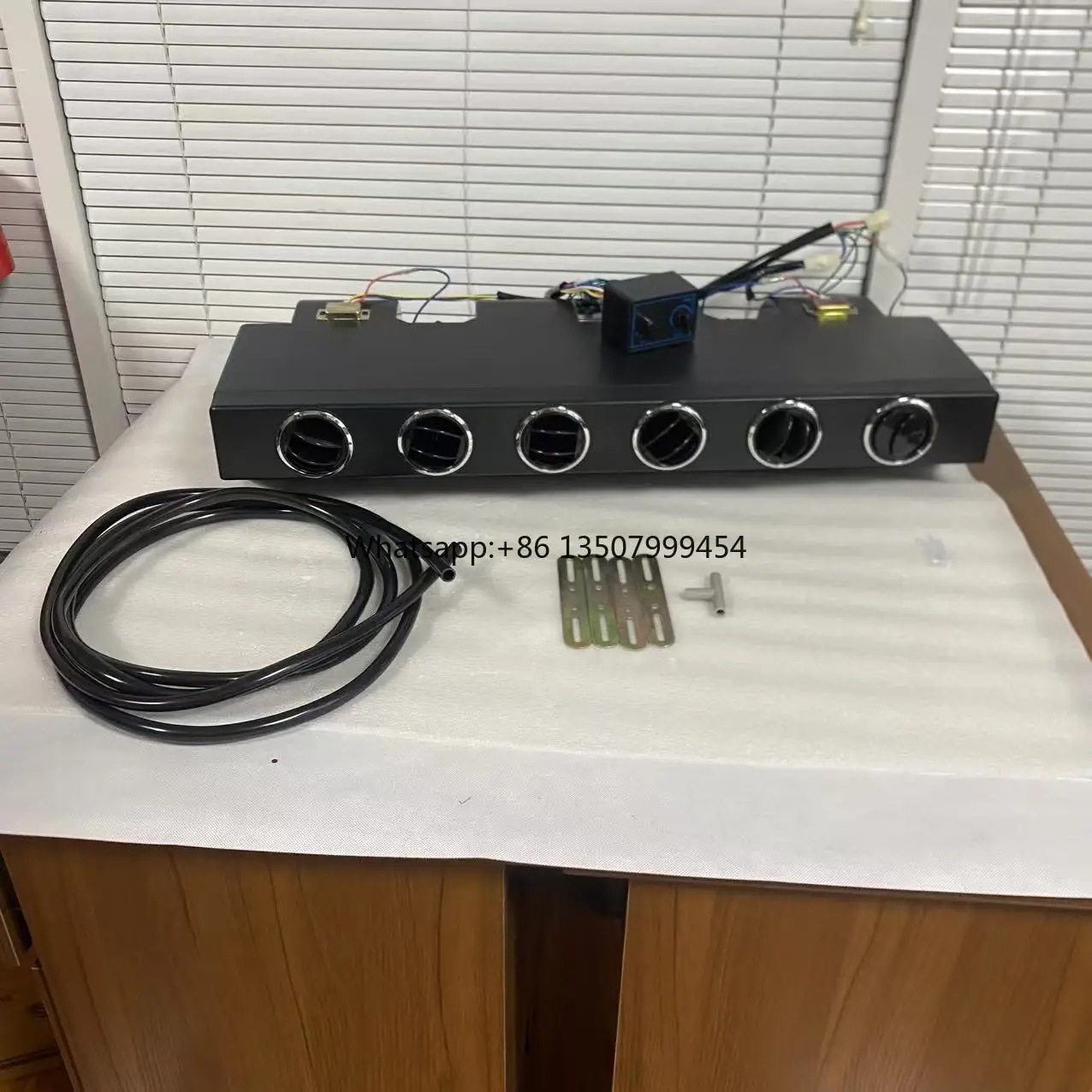 

Large Indoor Unit12V 24V Vehicle Air Conditioner Under-Dash Cooling Kit with Large Indoor Unit for Cars for Semi Truck
